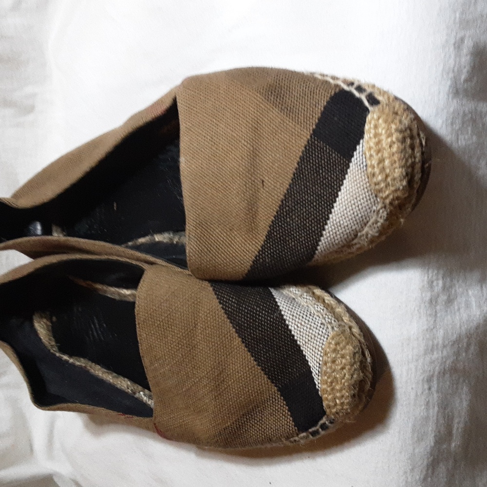 Burberry Slip On Size 7.5